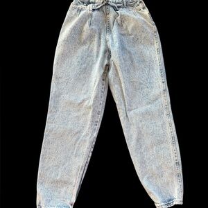 Vintage 90’s Light Wash Ankle Cropped ladies Jeans